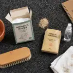 Nettoyer une moquette : bicarbonate et terre de Sommières sur moquette grise