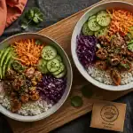 Recette poke bowl poulet : riz parfait et poulet teriyaki, légumes et sésame