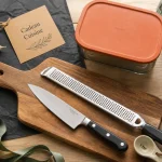 Idées cadeaux pour la cuisine : couteau de chef, planche et ustensiles